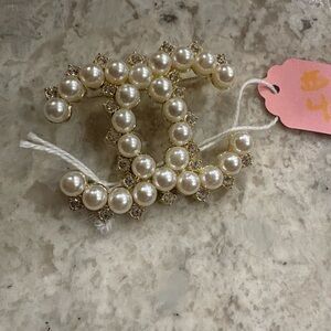 Elegant Pearl and Gold Brooch